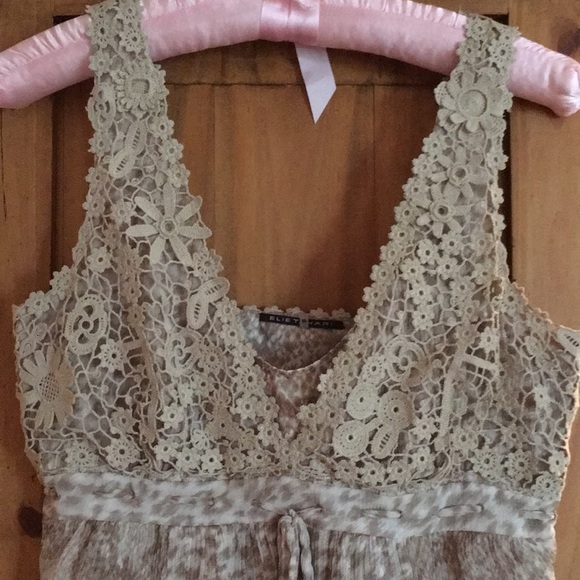 NWOT - 100% Silk Elie Tahari Top - Picture 3 of 12